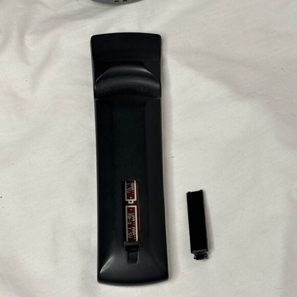 PHILIPS CL019 3-Device Universal Remote Control Tested & Working - Picture 2 of 3